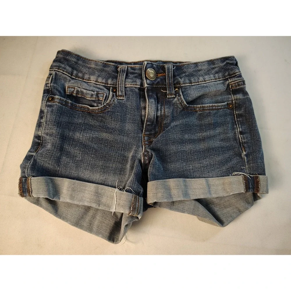 Aeropostale Womens Low Rise Midi Denim Shorts Medium Wash Cuffed Size 0 Stretch
